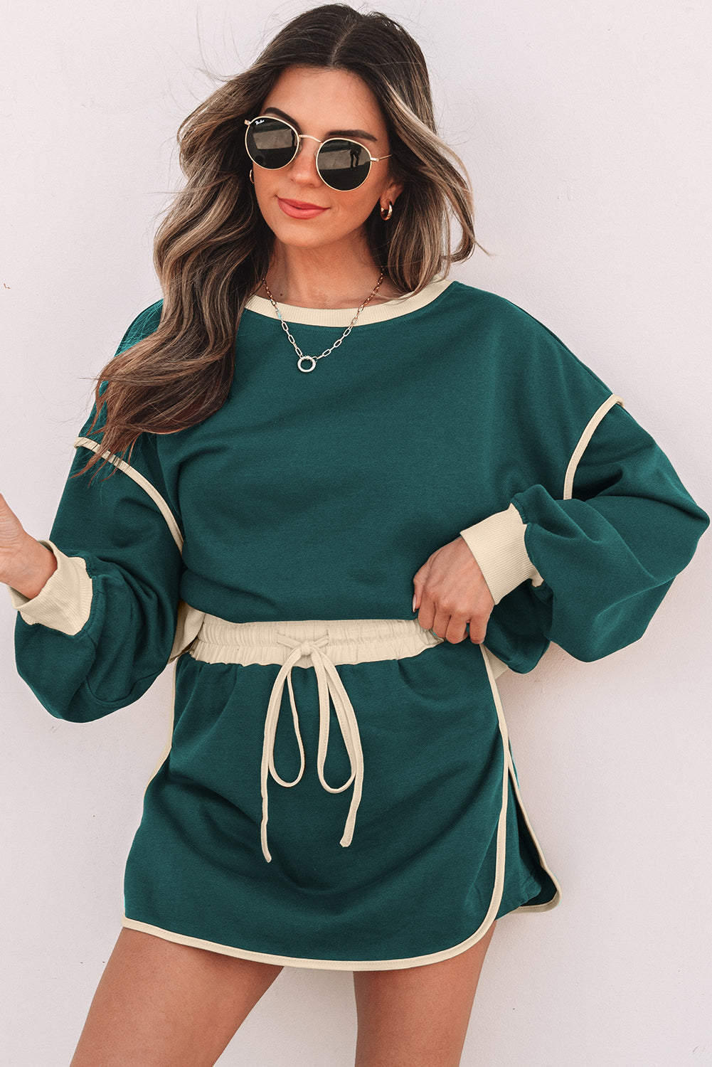 Color Contrast Loose Pullover and Tie Waist Skort Set